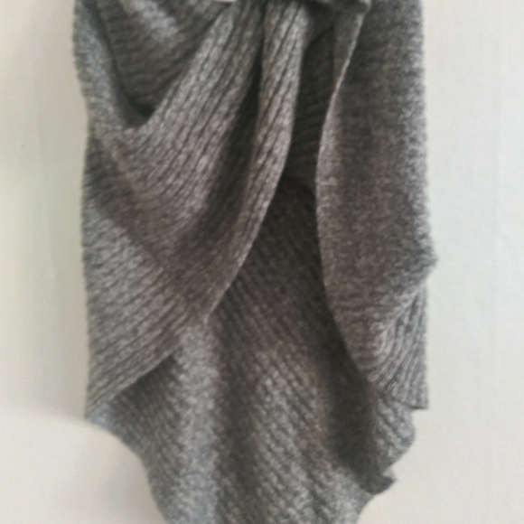 Gray shawl - Picture 6 of 7